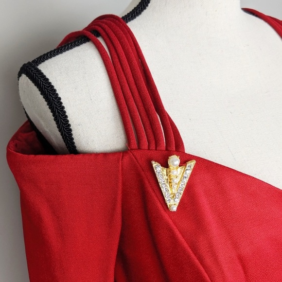 Dave & Johnny | 80s Western Red Cold Shoulder Top - Picture 3 of 6